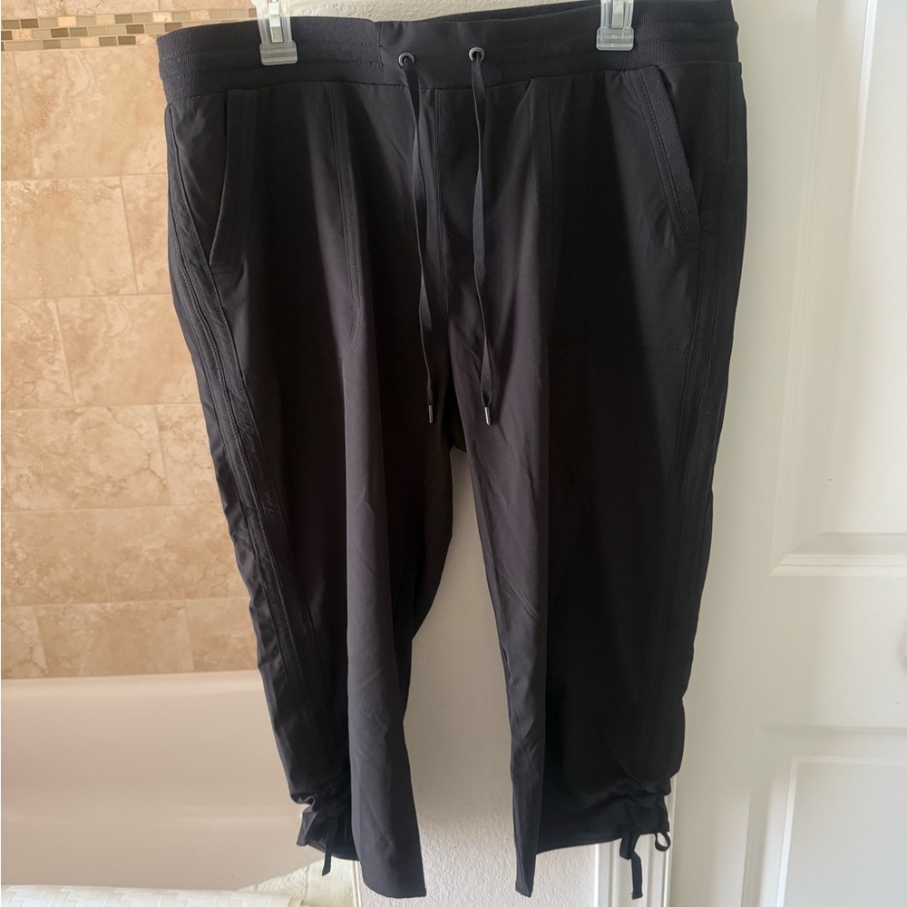 Women’s Black Drawstring capri Pants